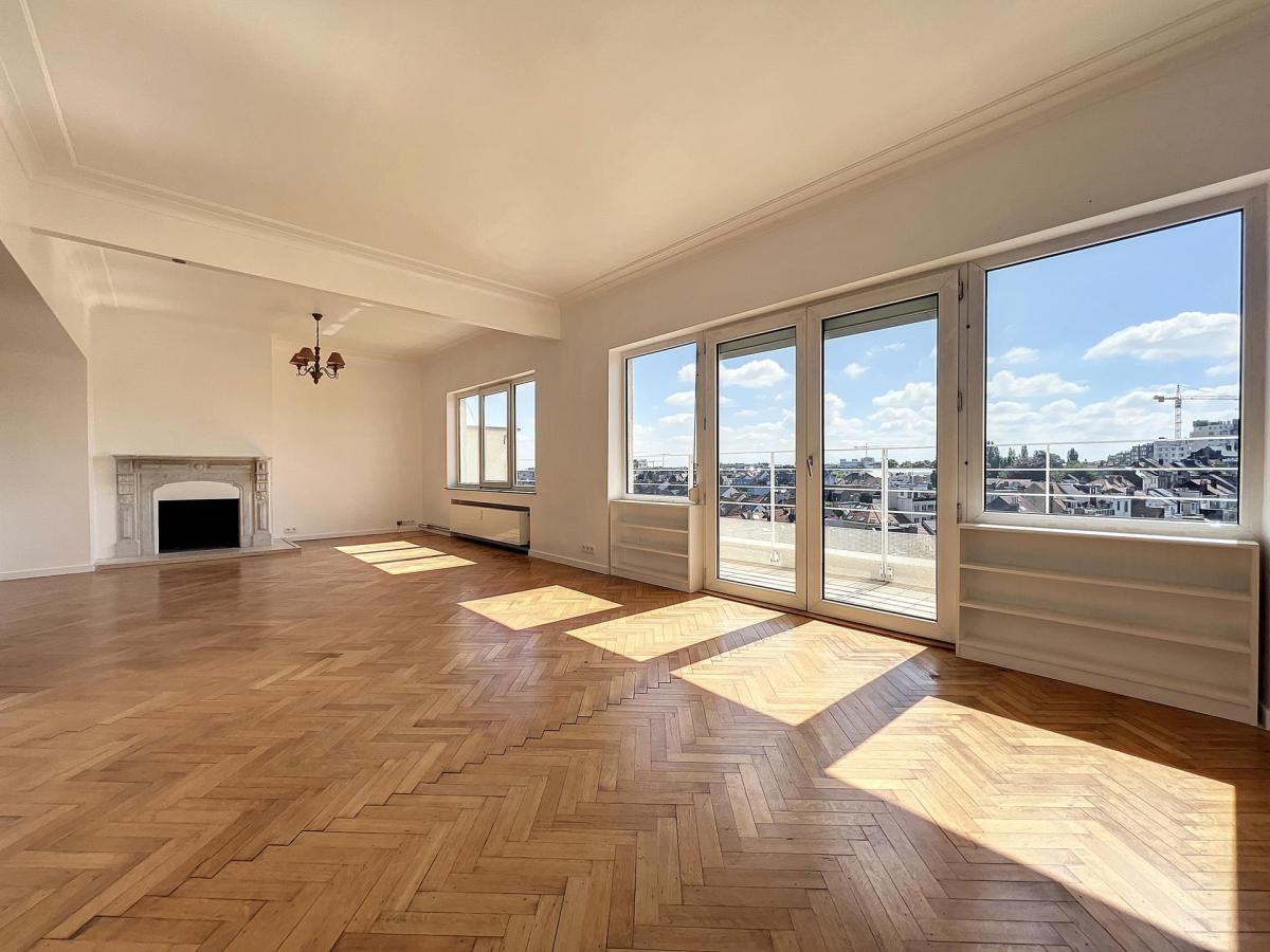 Général Jacques: Superbe penthouse 3ch + terrasses + parking