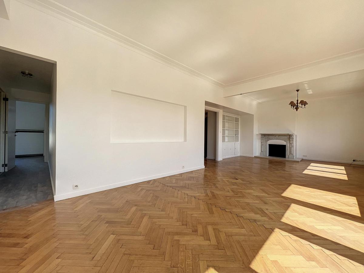 Général Jacques: Superbe penthouse 3ch + terrasses + parking