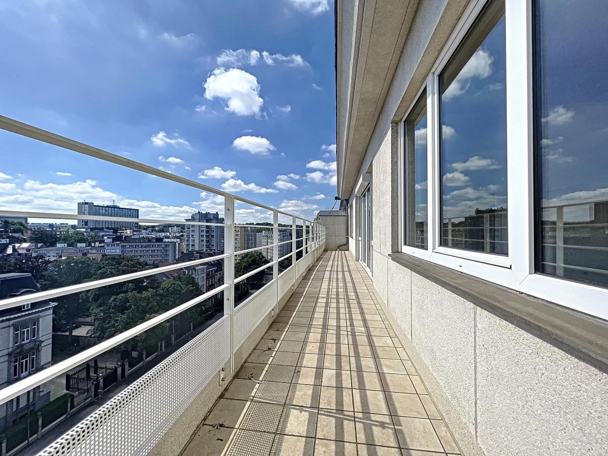 Général Jacques: Superbe penthouse 3ch + terrasses + parking