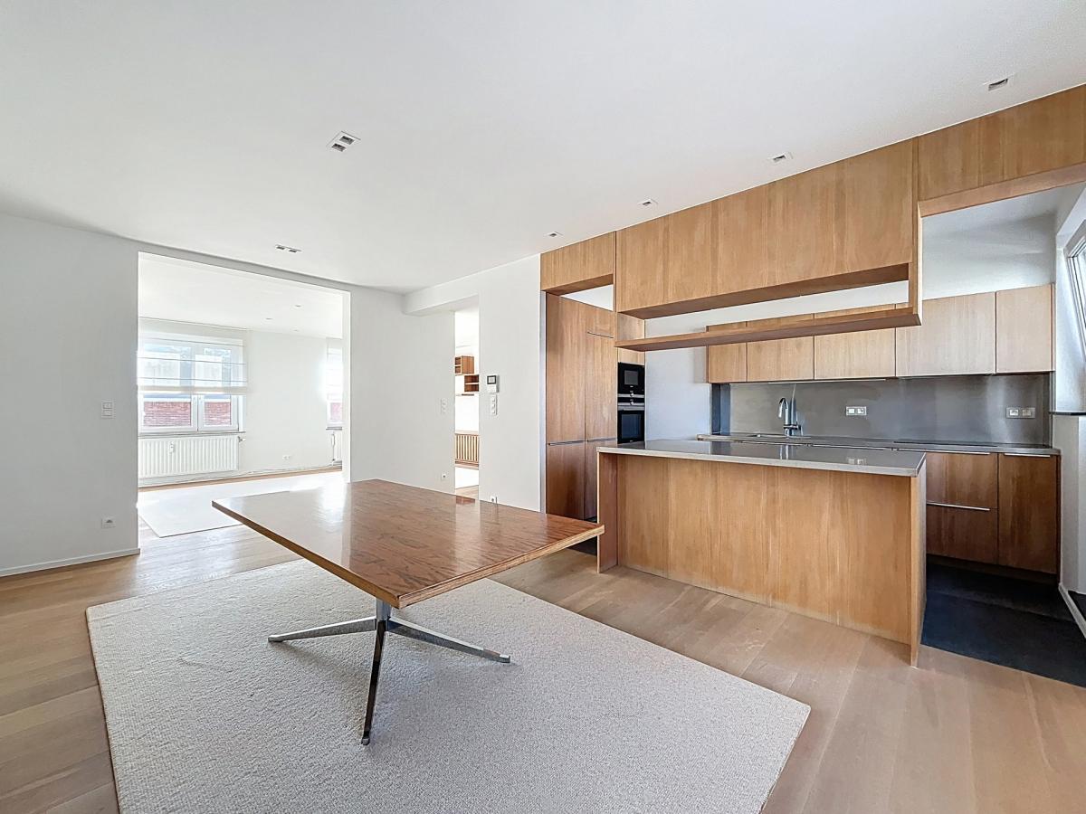 Cavell/Churchill : Bel appartement 2 chambres + balcon