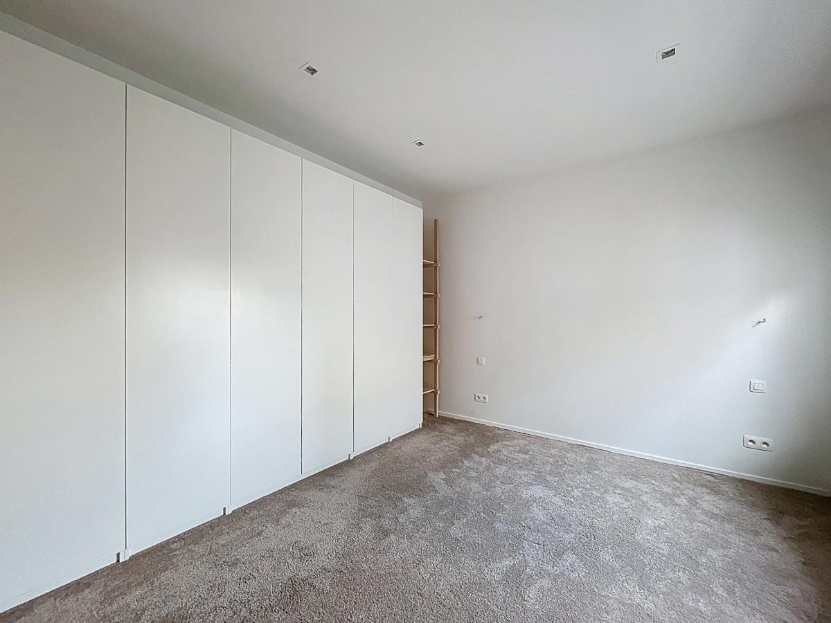 Cavell/Churchill : Bel appartement 2 chambres + balcon