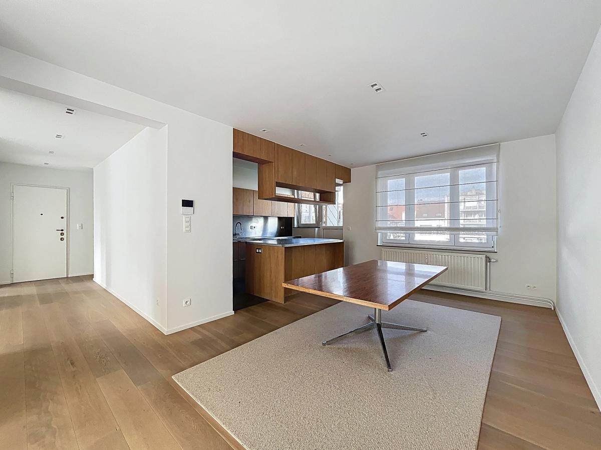 Cavell/Churchill : Bel appartement 2 chambres + balcon