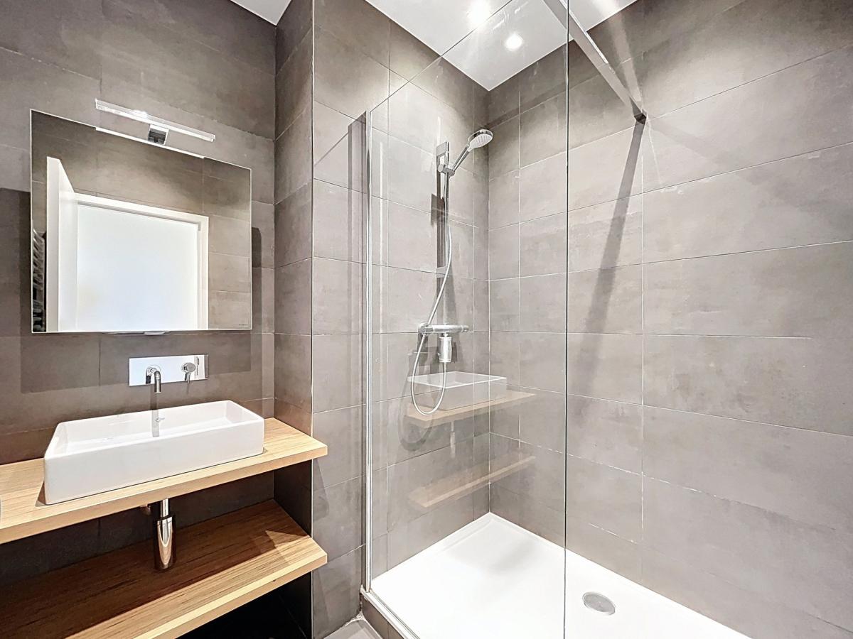Cavell/Churchill : Bel appartement 2 chambres + balcon