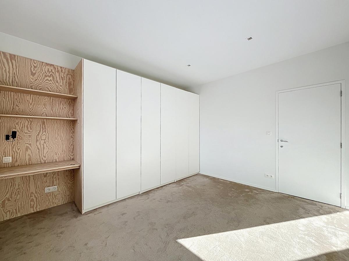 Cavell/Churchill : Bel appartement 2 chambres + balcon