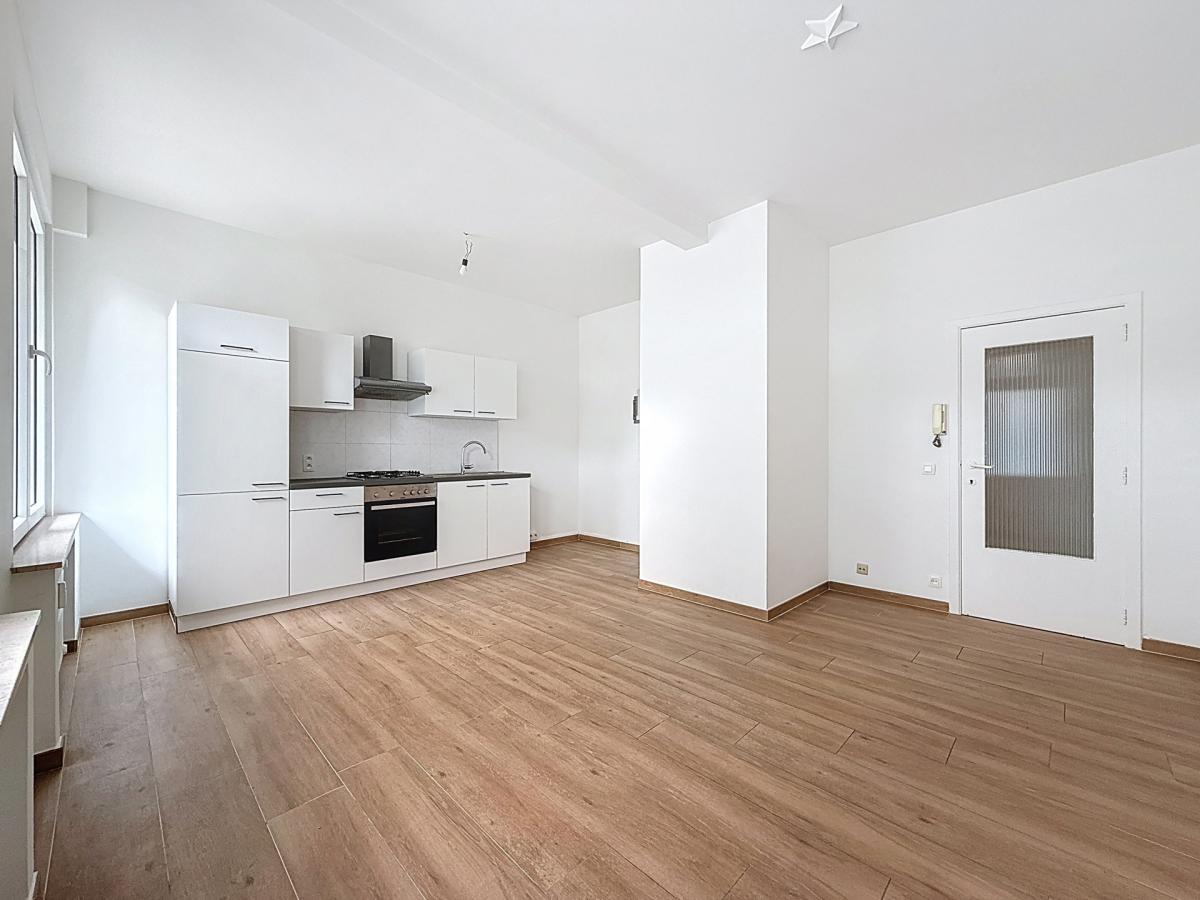 Chatelain/Defaqcz : Bel appartement 1 ch