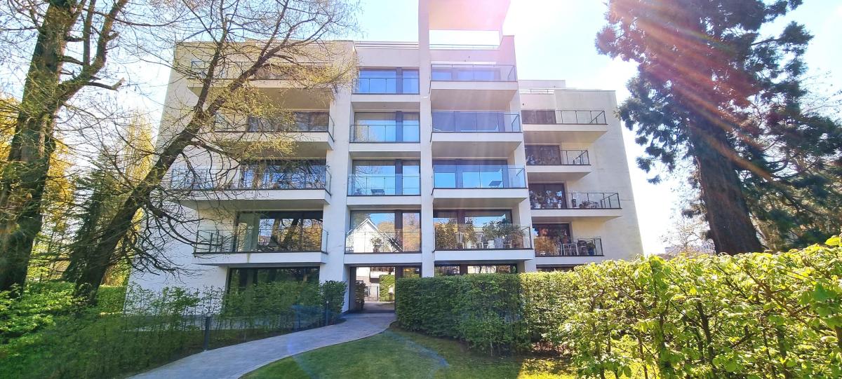 PARC WANSART, spacieux garage box fermé 1 voiture