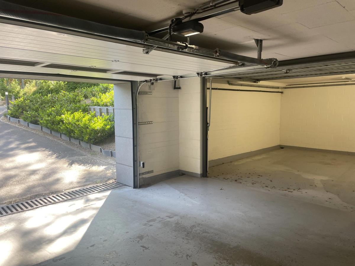 PARC WANSART, spacieux garage box fermé 1 voiture