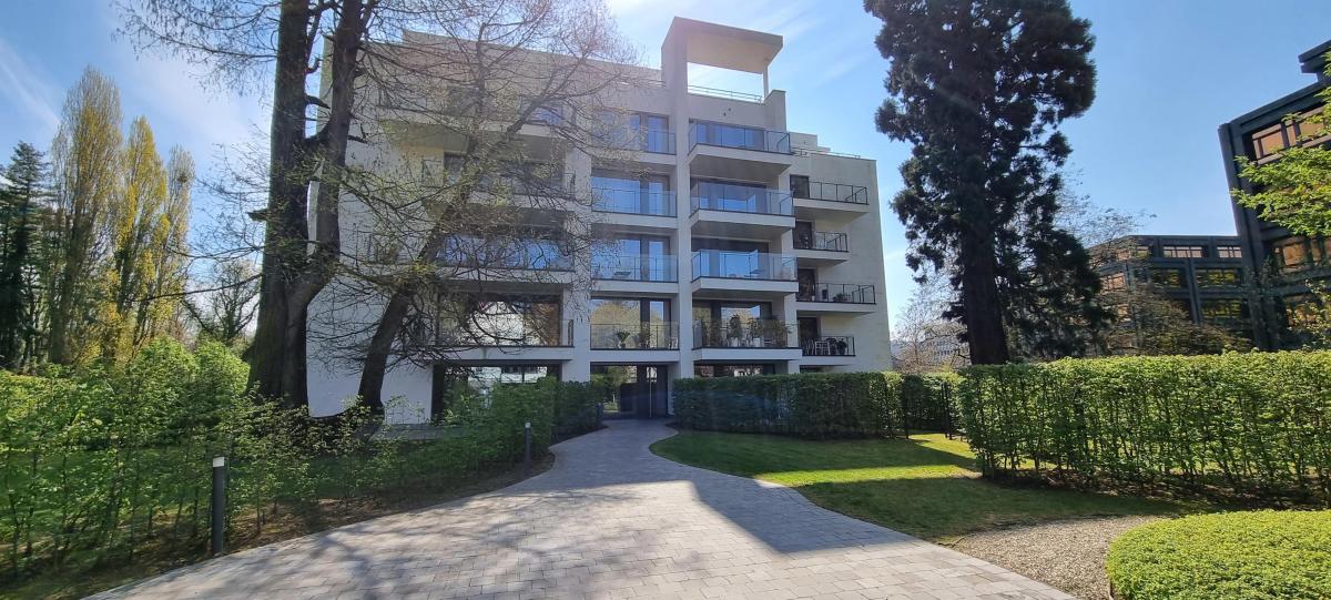 PARC WANSART, spacieux garage box fermé 1 voiture