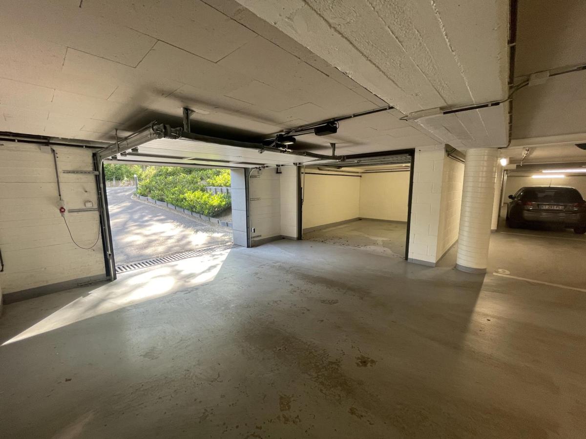 PARC WANSART, spacieux garage box fermé 1 voiture