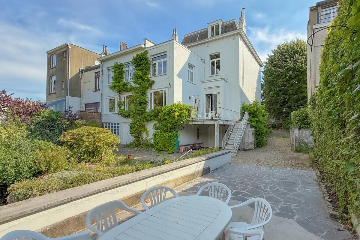 Kersbeek : Maison 5 chambres + jardin + piscine à rénover