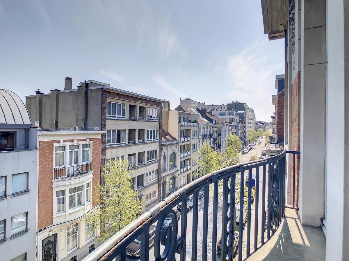 Ixelles : Lumineux appartement de 2 chambres + balcon