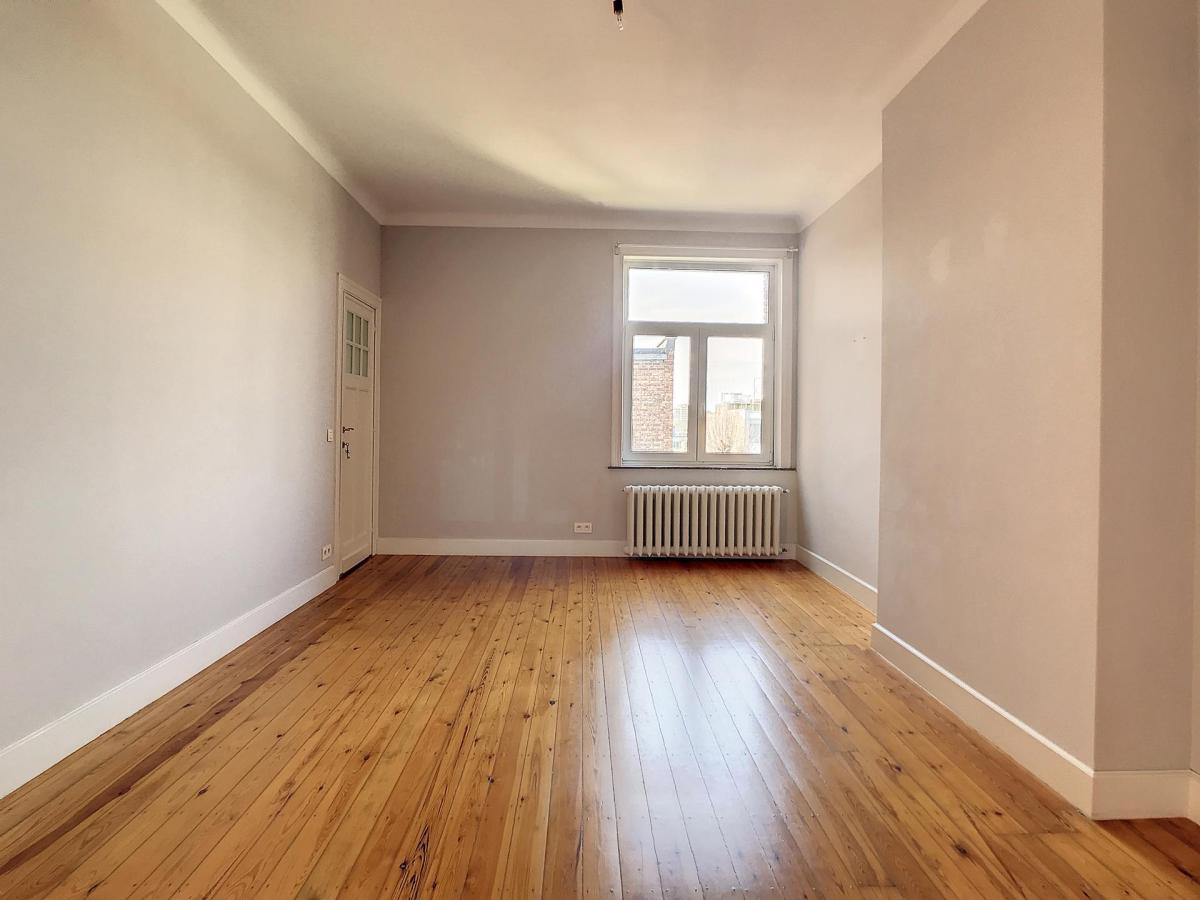 Ixelles : Lumineux appartement de 2 chambres + balcon