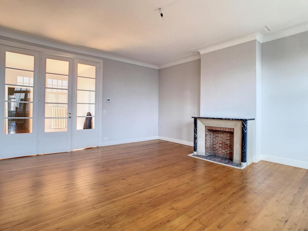 Ixelles : Lumineux appartement de 2 chambres + balcon