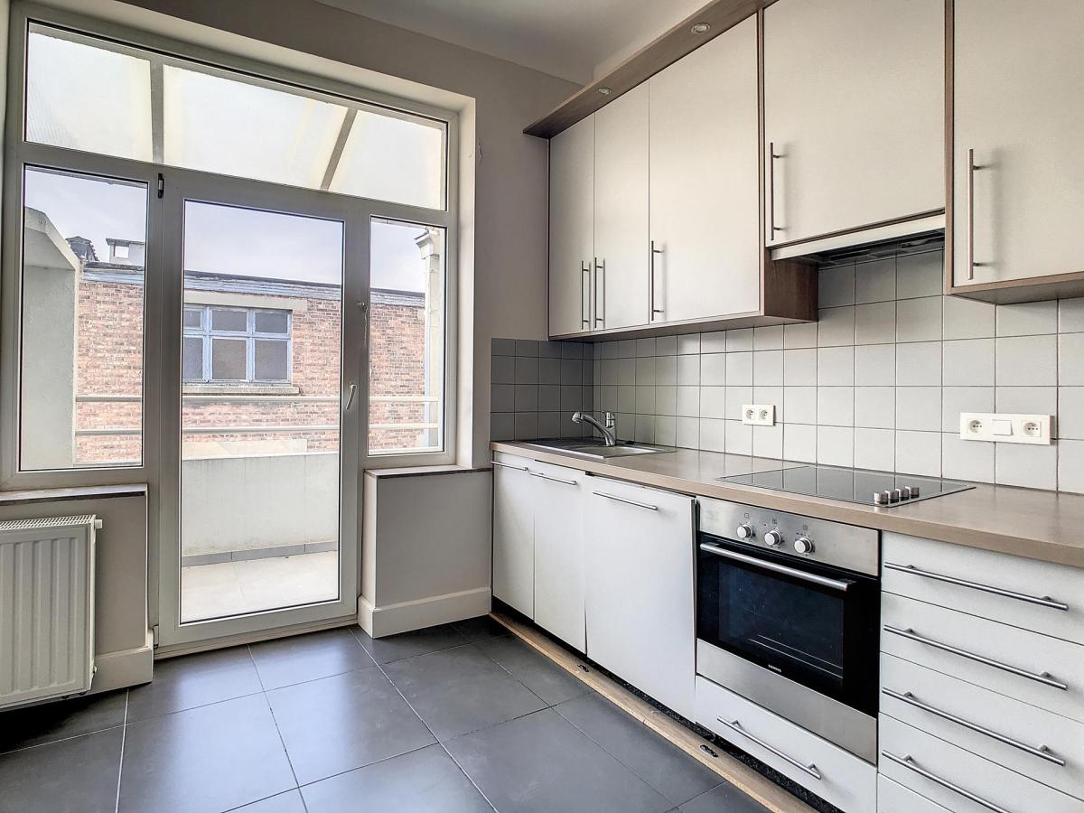 Ixelles : Lumineux appartement de 2 chambres + balcon