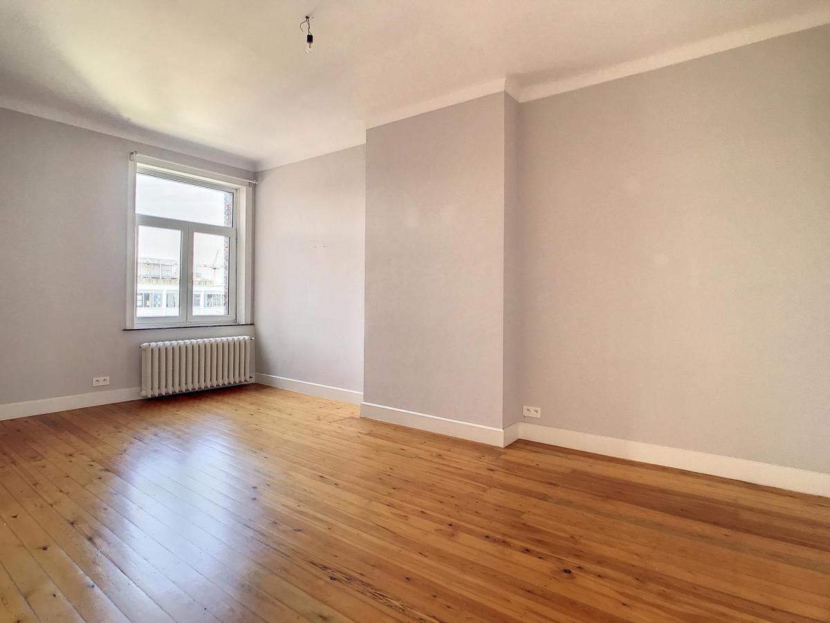 Ixelles : Lumineux appartement de 2 chambres + balcon