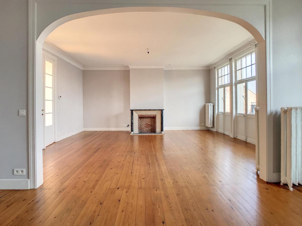 Ixelles : Lumineux appartement de 2 chambres + balcon