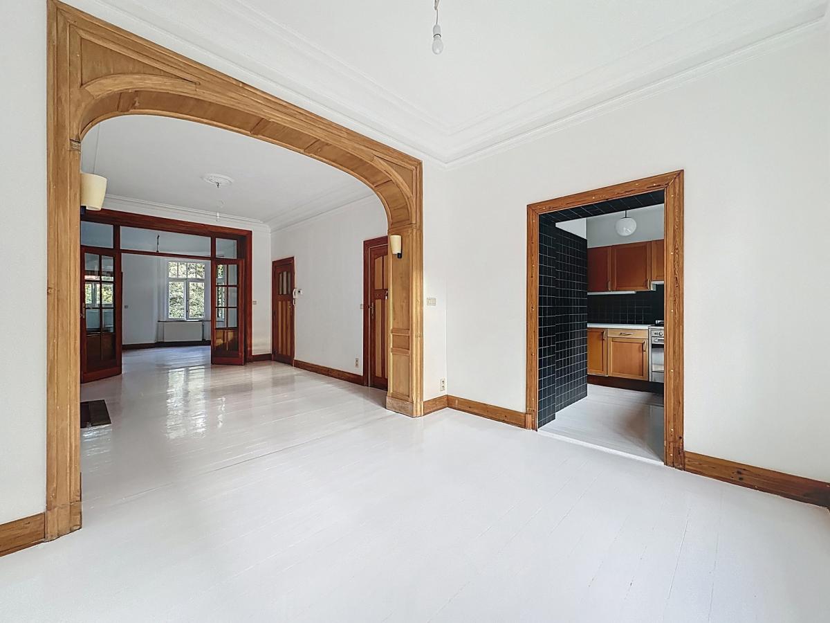 Pl. Brugmann : Magnifique appartement de 2 chambres rénové 