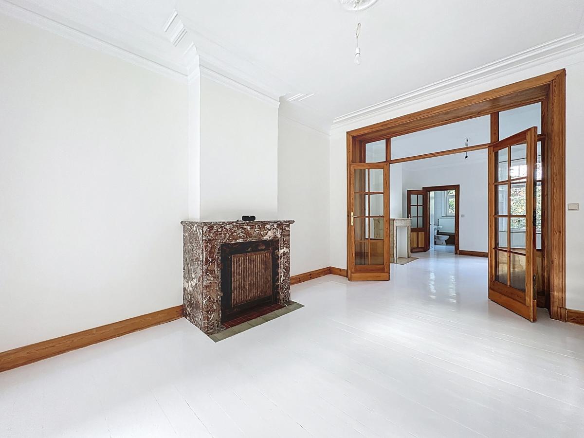 Pl. Brugmann : Magnifique appartement de 2 chambres rénové 