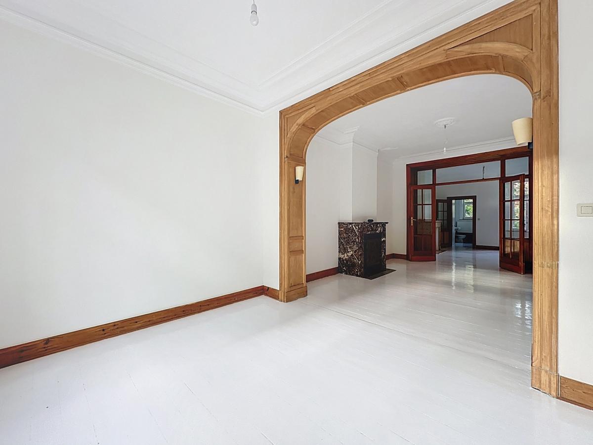 Pl. Brugmann : Magnifique appartement de 2 chambres rénové 