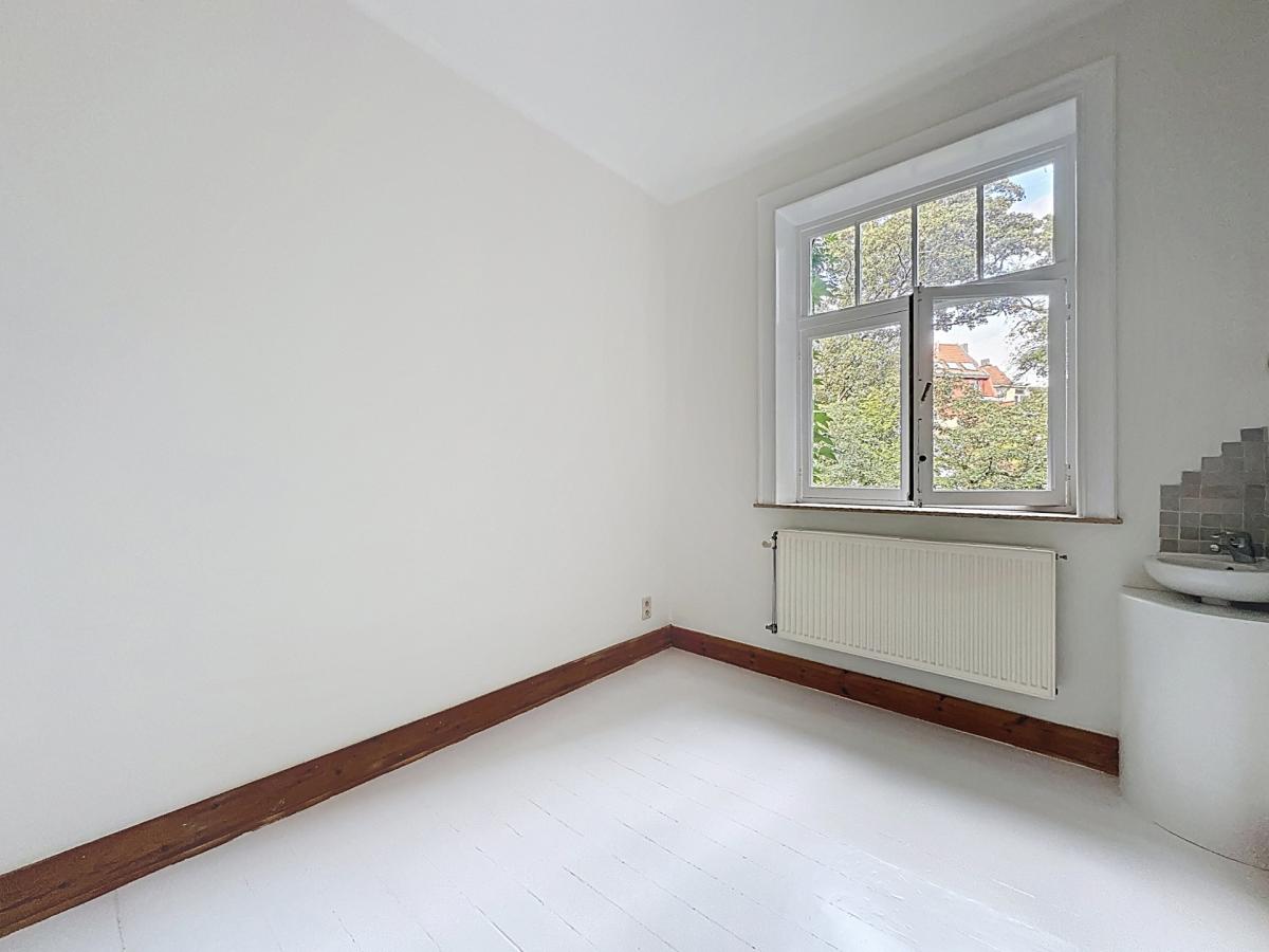 Pl. Brugmann : Magnifique appartement de 2 chambres rénové 