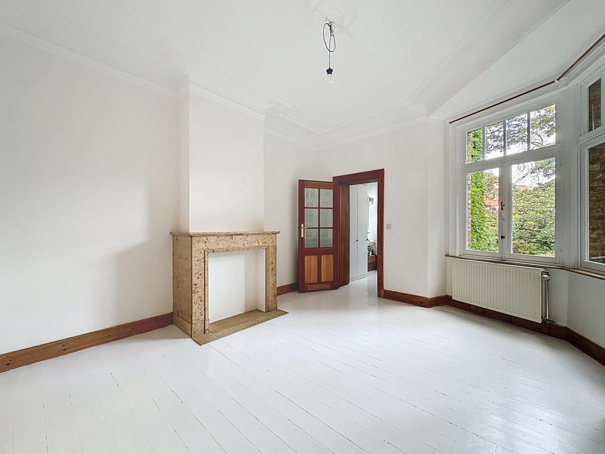 Pl. Brugmann : Magnifique appartement de 2 chambres rénové 