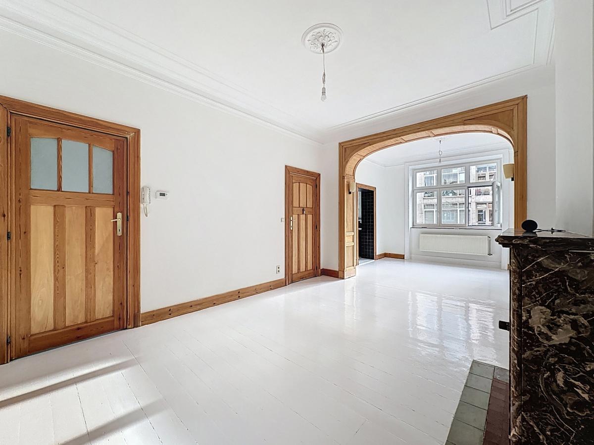 Pl. Brugmann : Magnifique appartement de 2 chambres rénové 