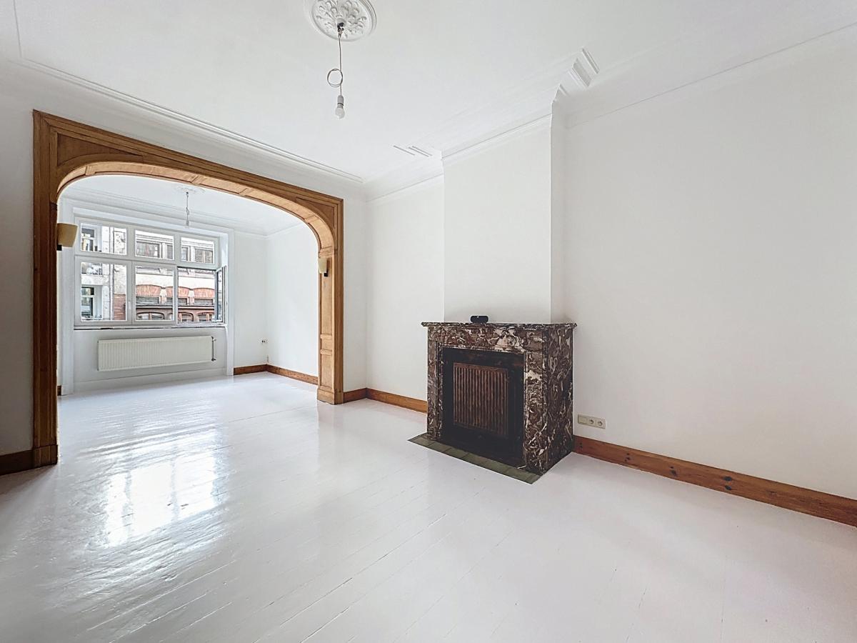 Pl. Brugmann : Magnifique appartement de 2 chambres rénové 