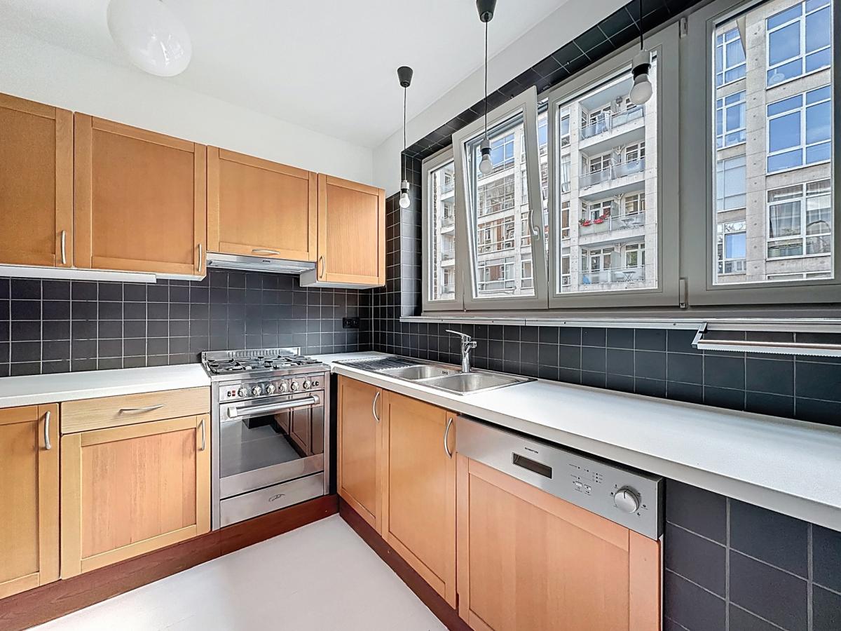 Pl. Brugmann : Magnifique appartement de 2 chambres rénové 