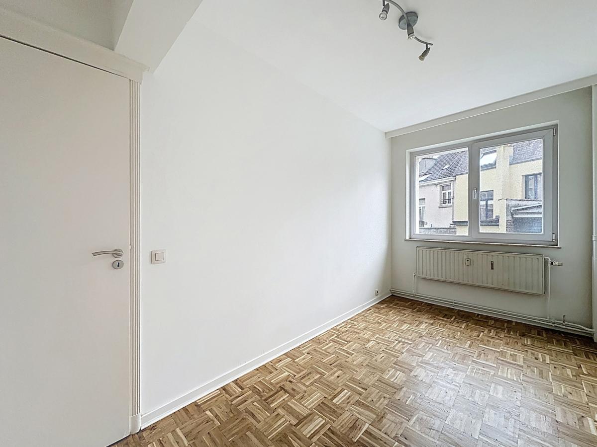 Square Ambiorix : Bel appartement rénové de 3 chambres