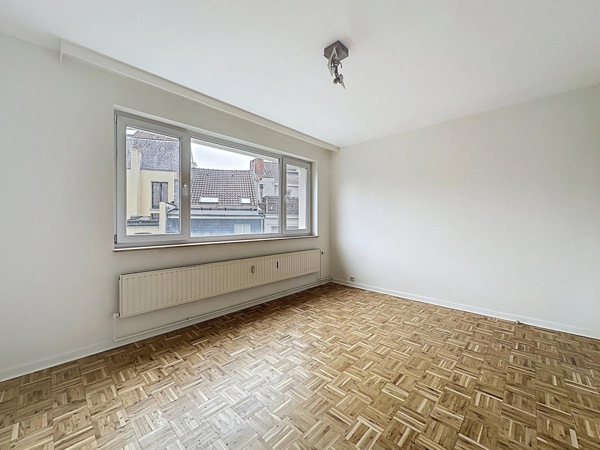 Square Ambiorix : Bel appartement rénové de 3 chambres
