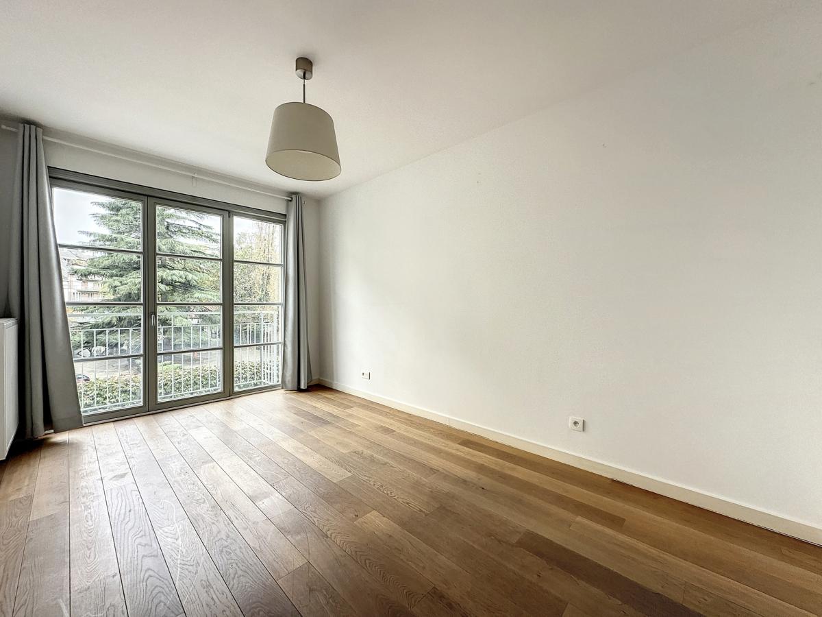 Châtelain : Magnifique appartement 2 chambres + terrasse