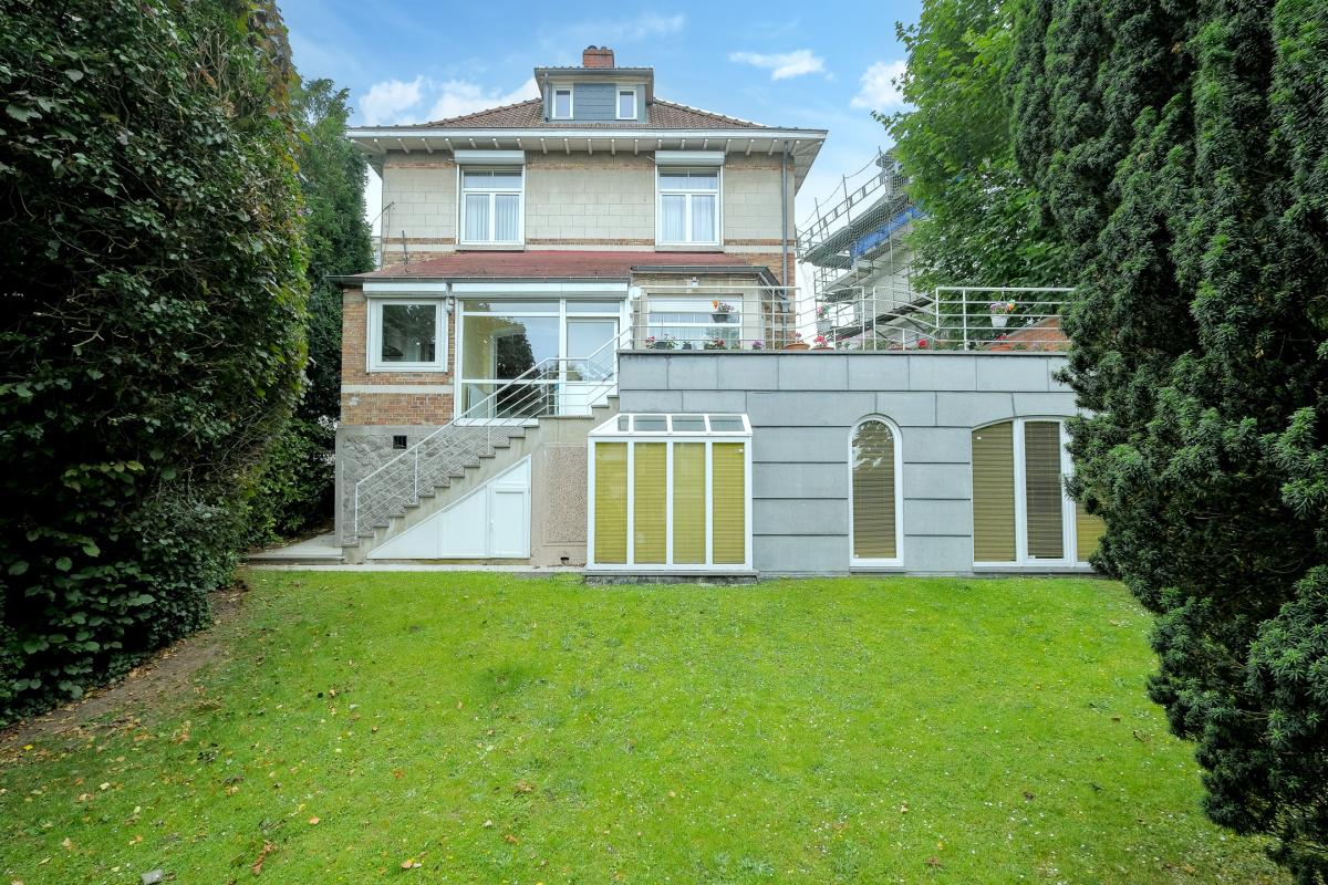 Pl. Maurice van Meenen : villa avec jardin + extension