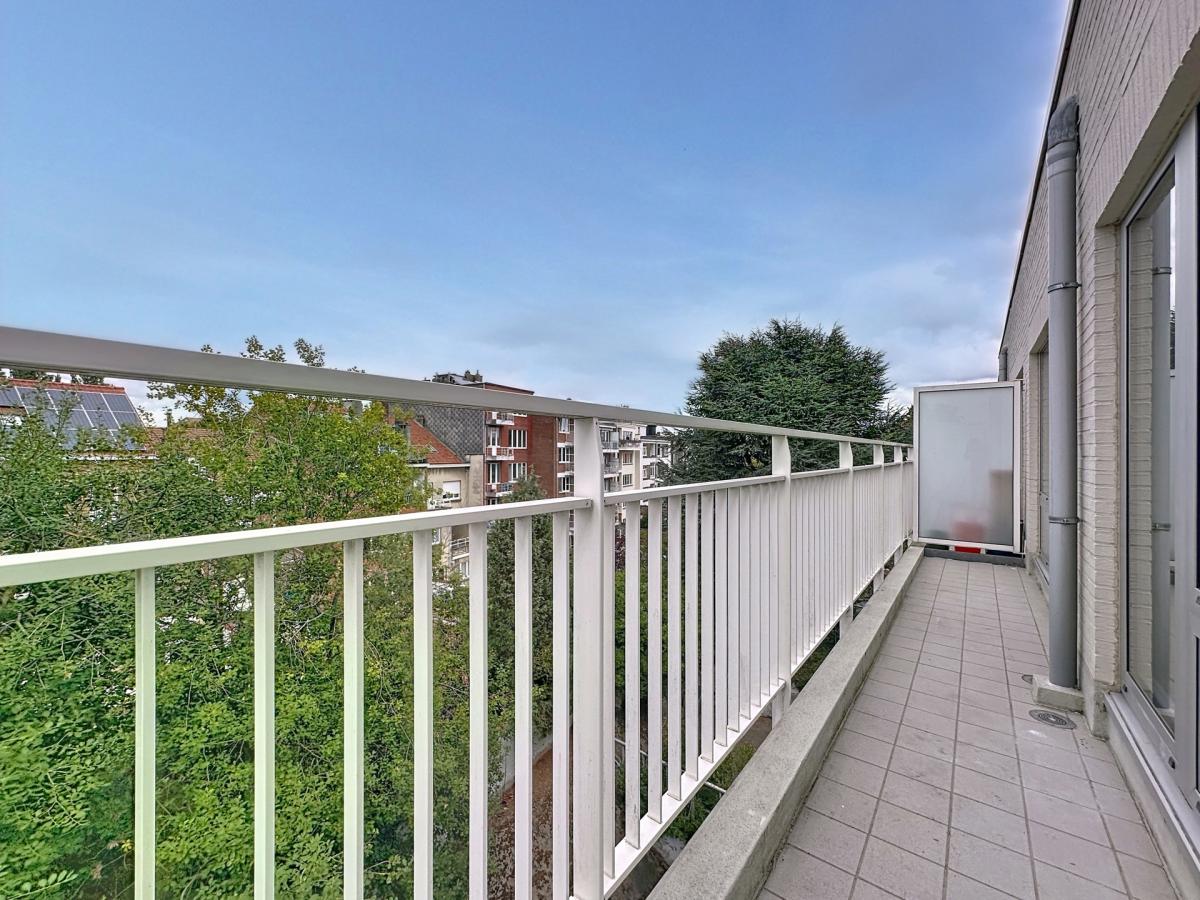 Haut de Forest : Bel appartement rénové + terrasses