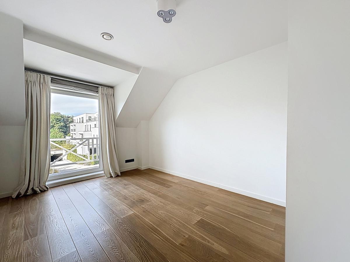 Dolez : Belle maison 3 façades + jardin + garage