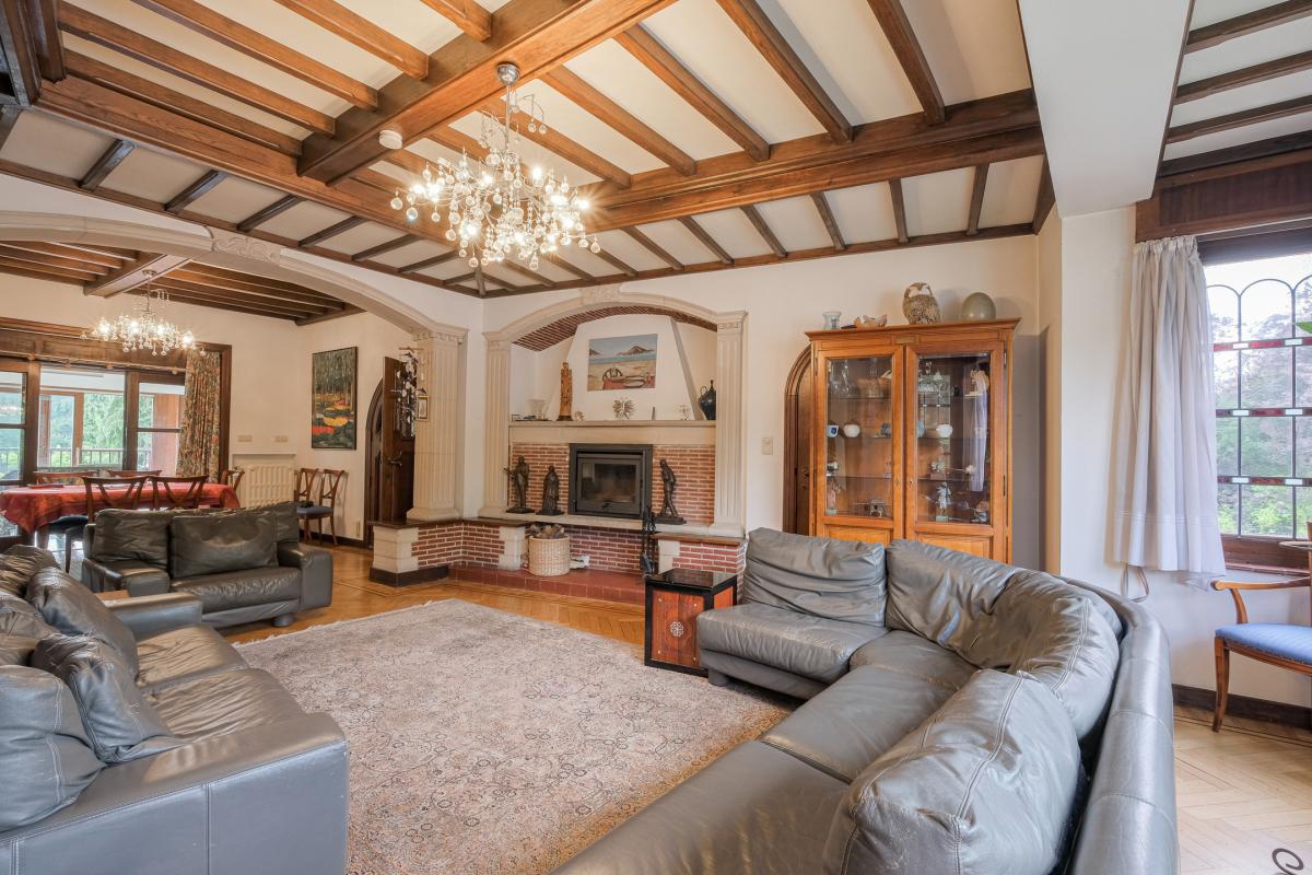 Béchet: Magnifique villa, jardin sud, 2 garages, PEB B