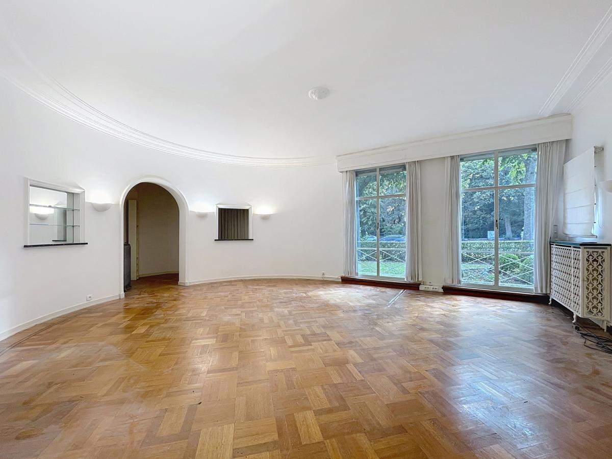 Bois de la Cambre : Appartement 3 chambres avec parking 