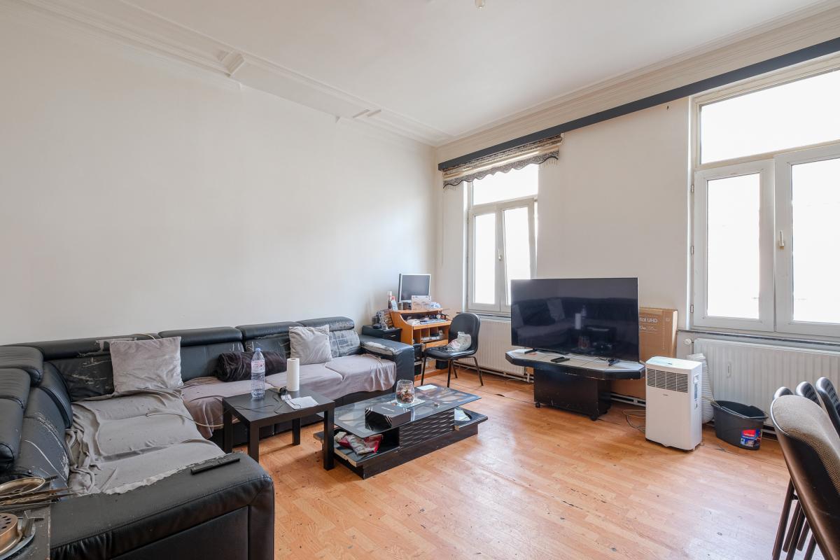 Maison à rafraîchir de ± 235 m² bruts, avec cour intérieure.