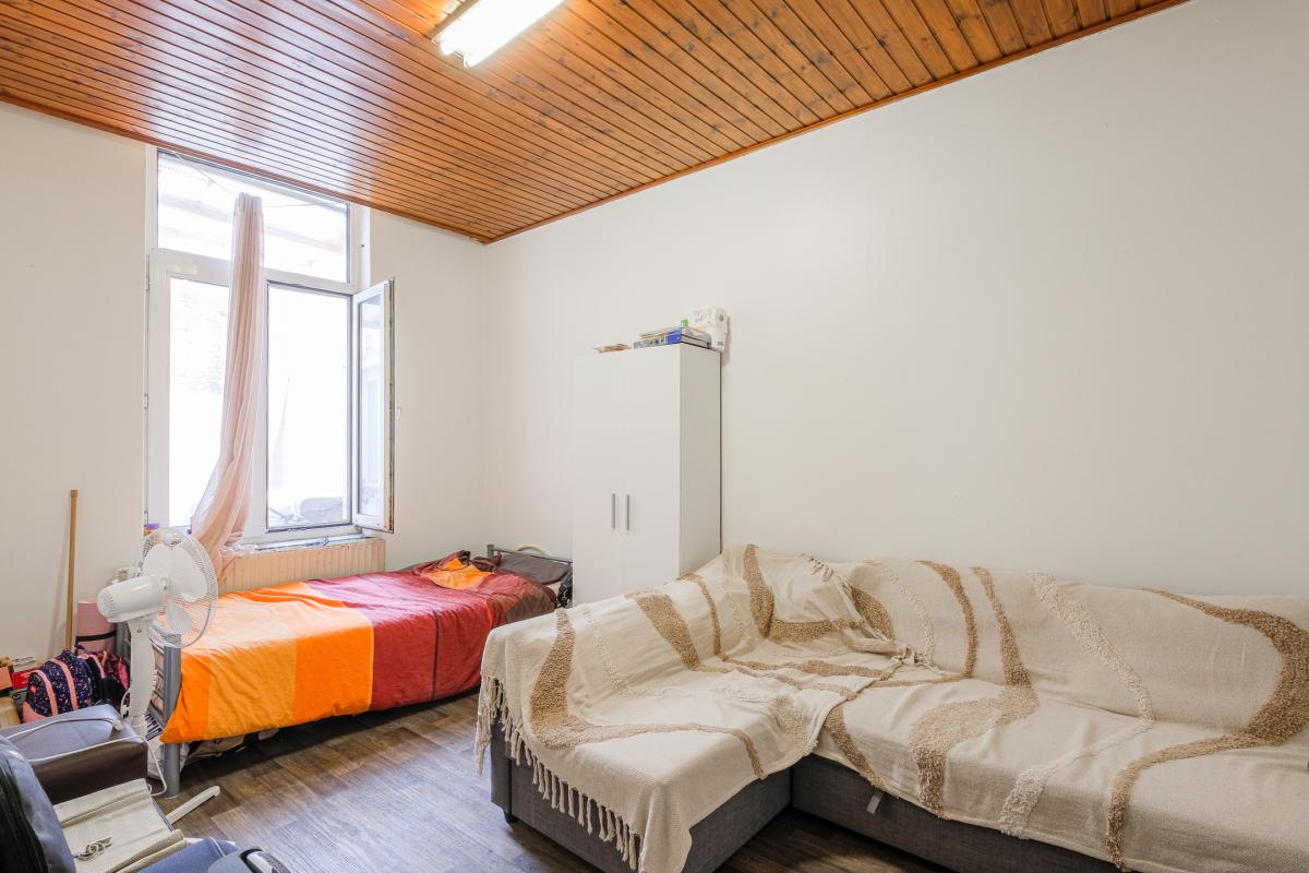 Maison à rafraîchir de ± 235 m² bruts, avec cour intérieure.