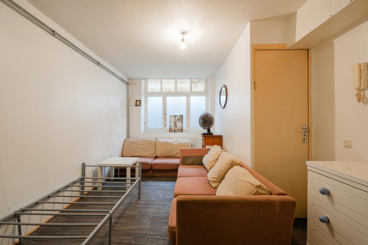 Maison à rafraîchir de ± 235 m² bruts, avec cour intérieure.