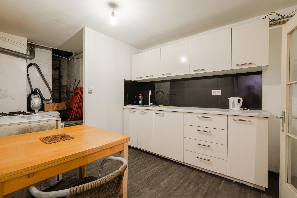Maison à rafraîchir de ± 235 m² bruts, avec cour intérieure.