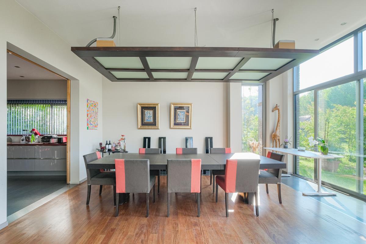 Beersel/Uccle, splendide villa de 552m² 6 ch, 4 sdb, jardin