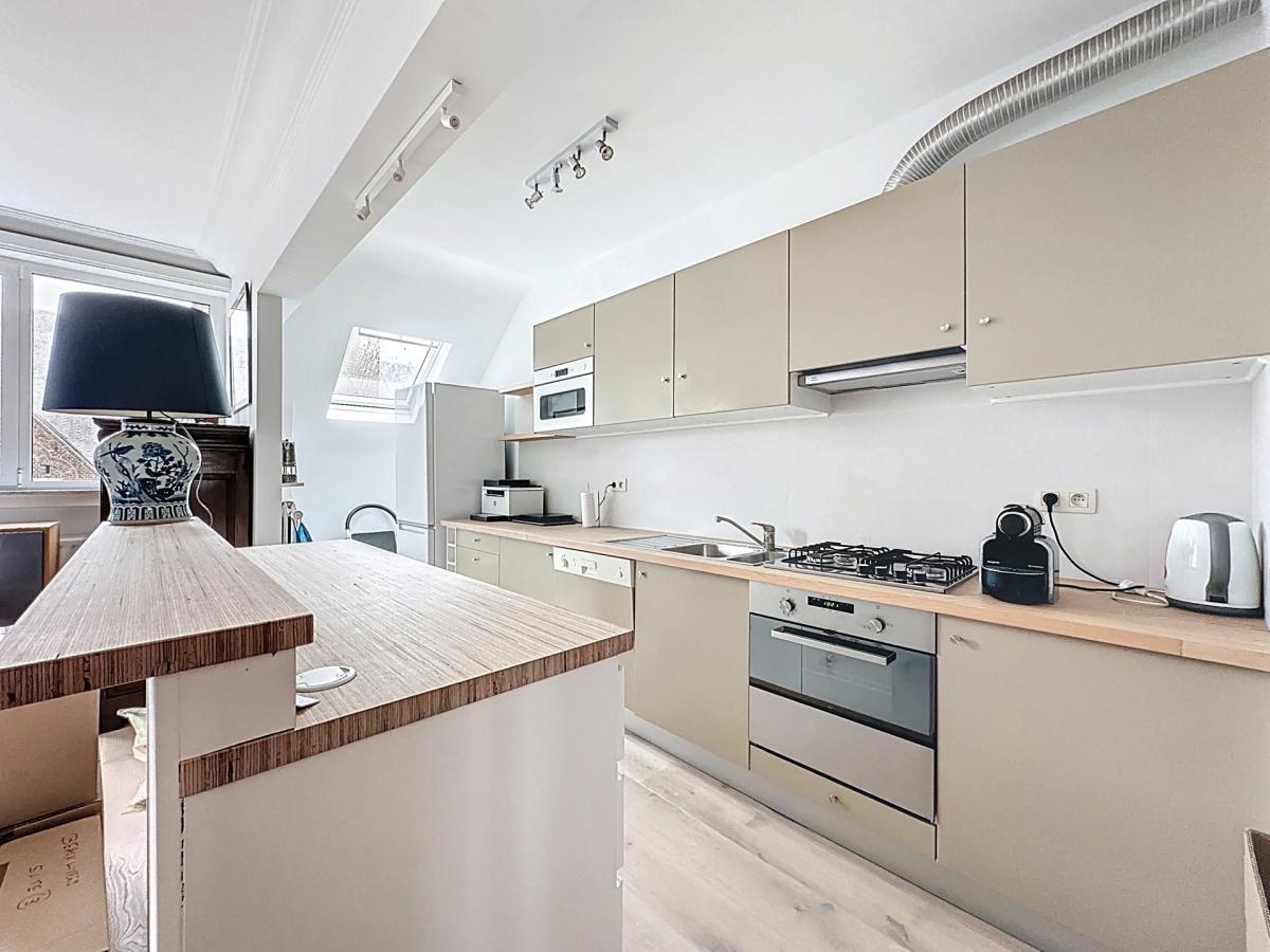 Roosevelt/ULB : Bel appartement duplex dernier étage