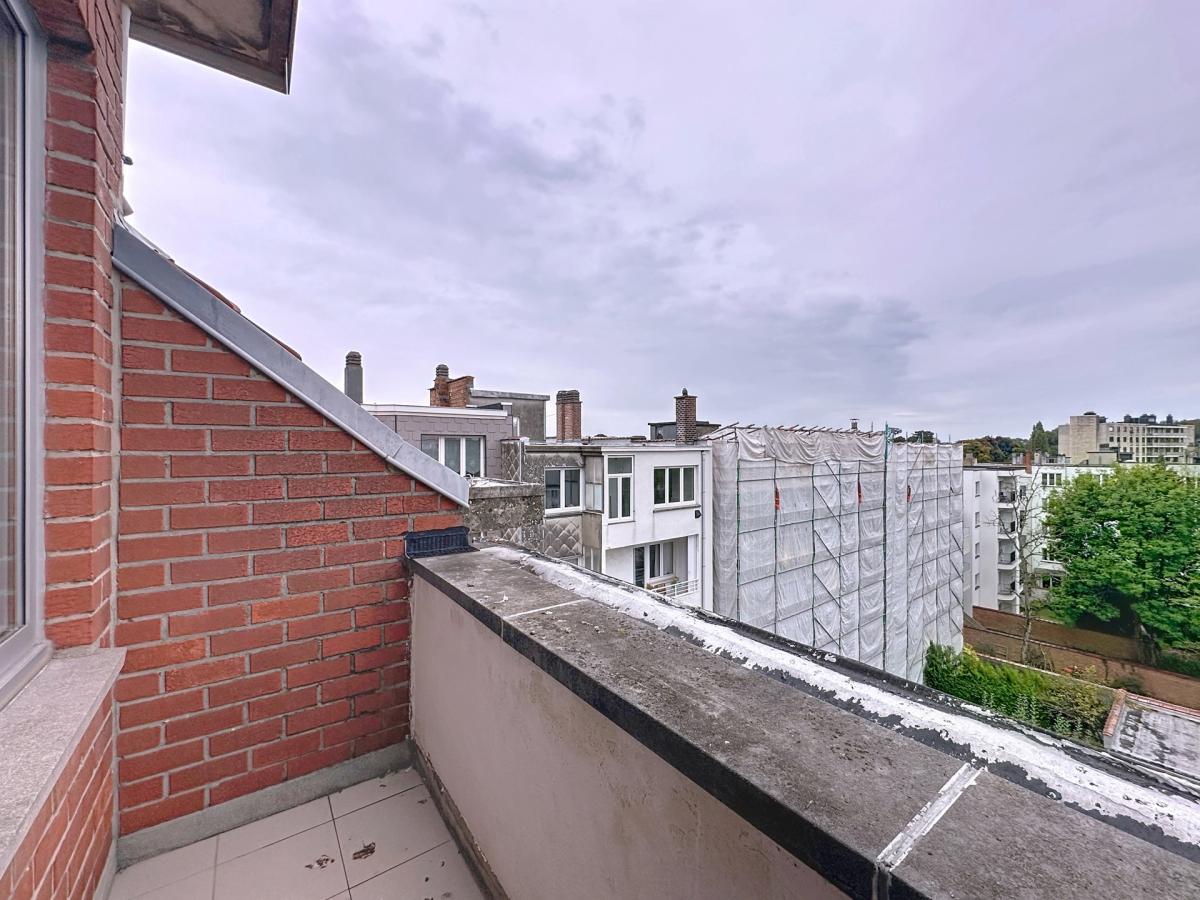 Roosevelt/ULB : Bel appartement duplex dernier étage