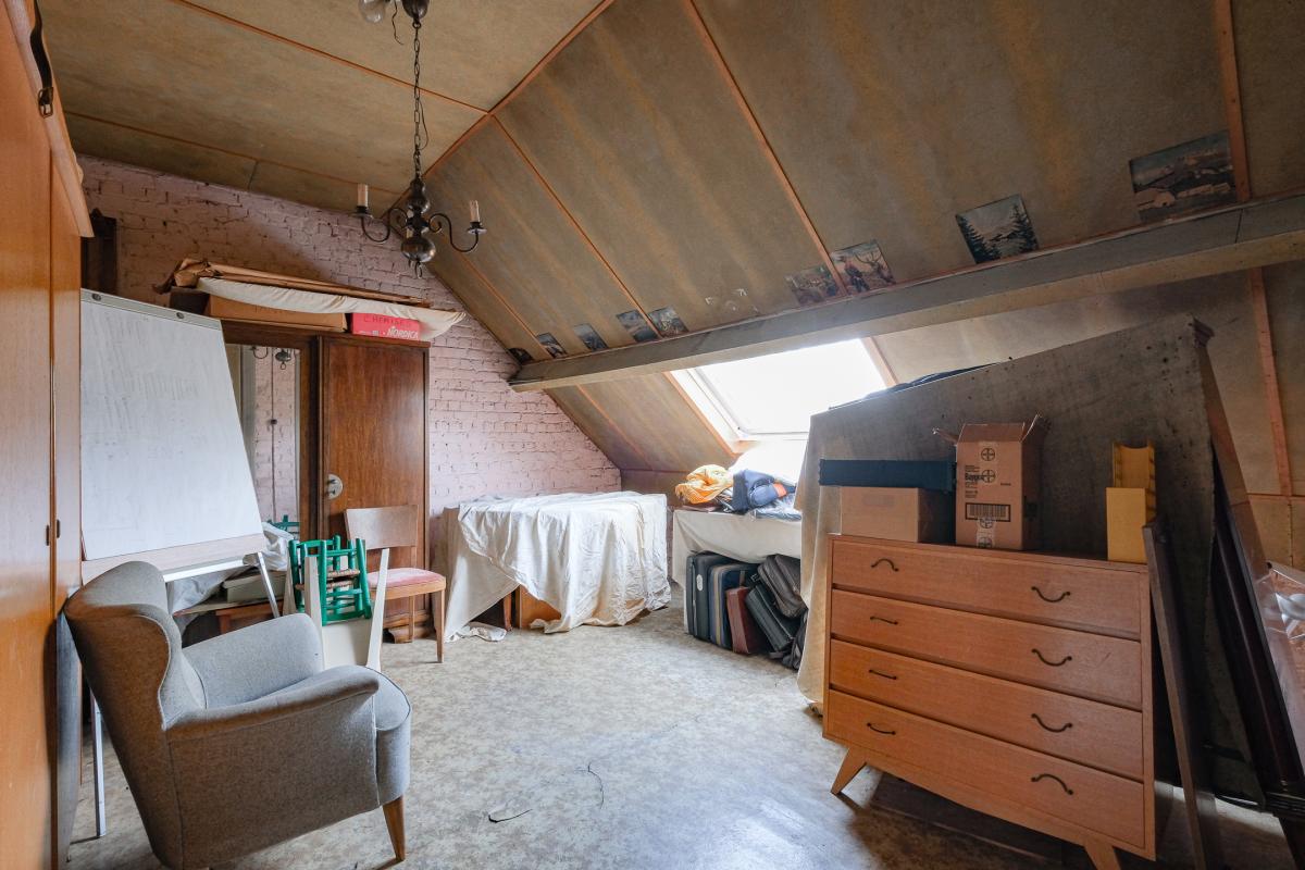 Altitude Cent : Maison 5ch + jardin+ garage à rénover
