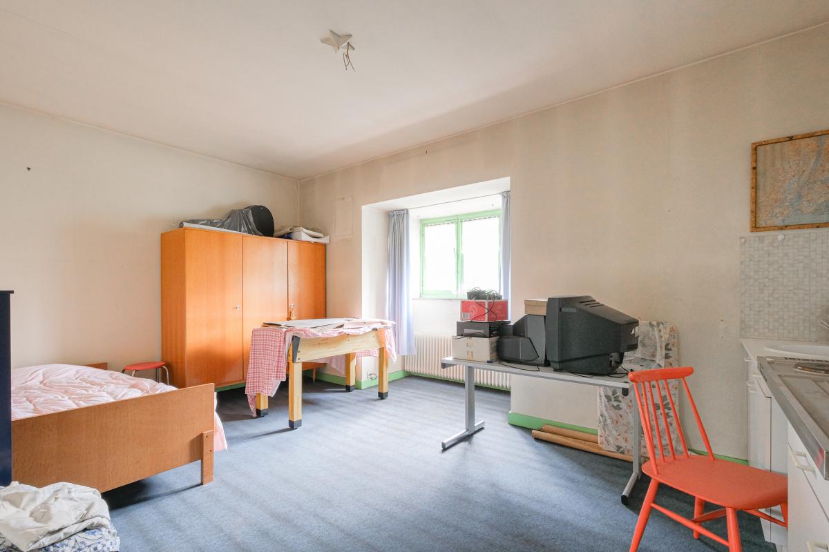 Altitude Cent : Maison 5ch + jardin+ garage à rénover