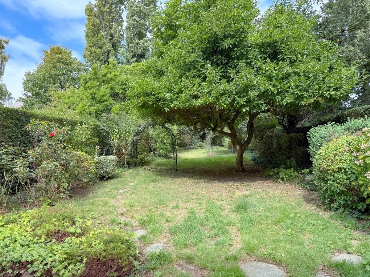 Altitude Cent : Maison 5ch + jardin+ garage à rénover