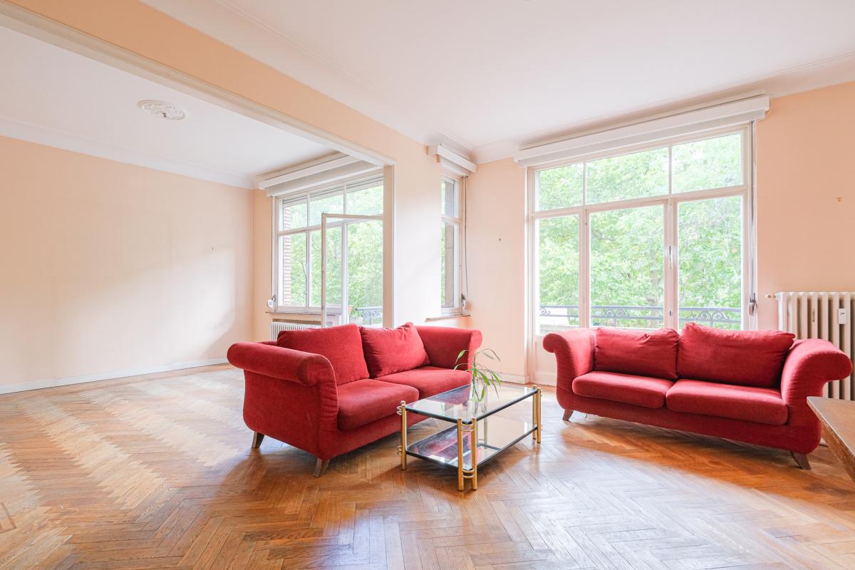 Quartier EU/Parc Royal : appart de standing, terrasse, box
