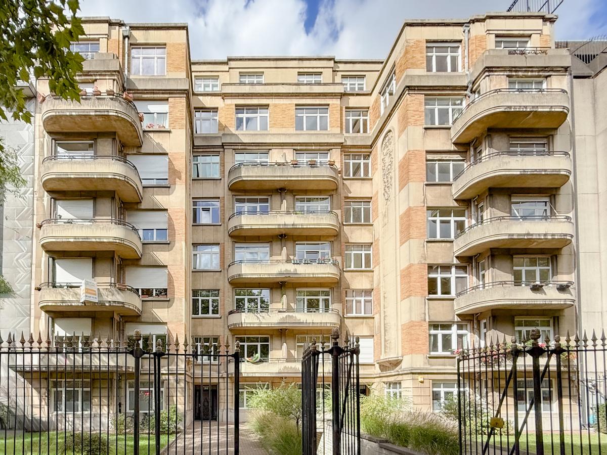 Quartier EU/Parc Royal : appart de standing, terrasse, box