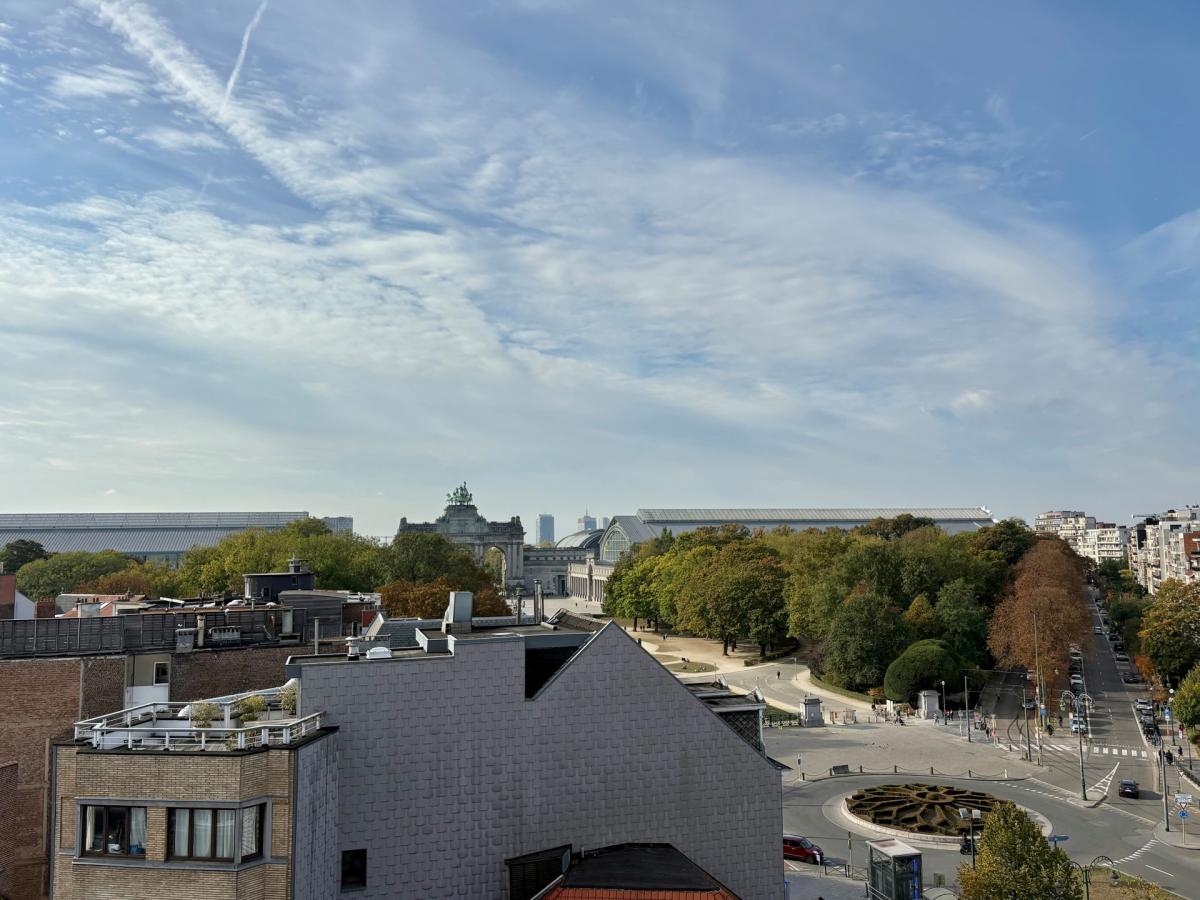 Mérode: penthouse de standing: 2 terrasses, vues, 2 parkings