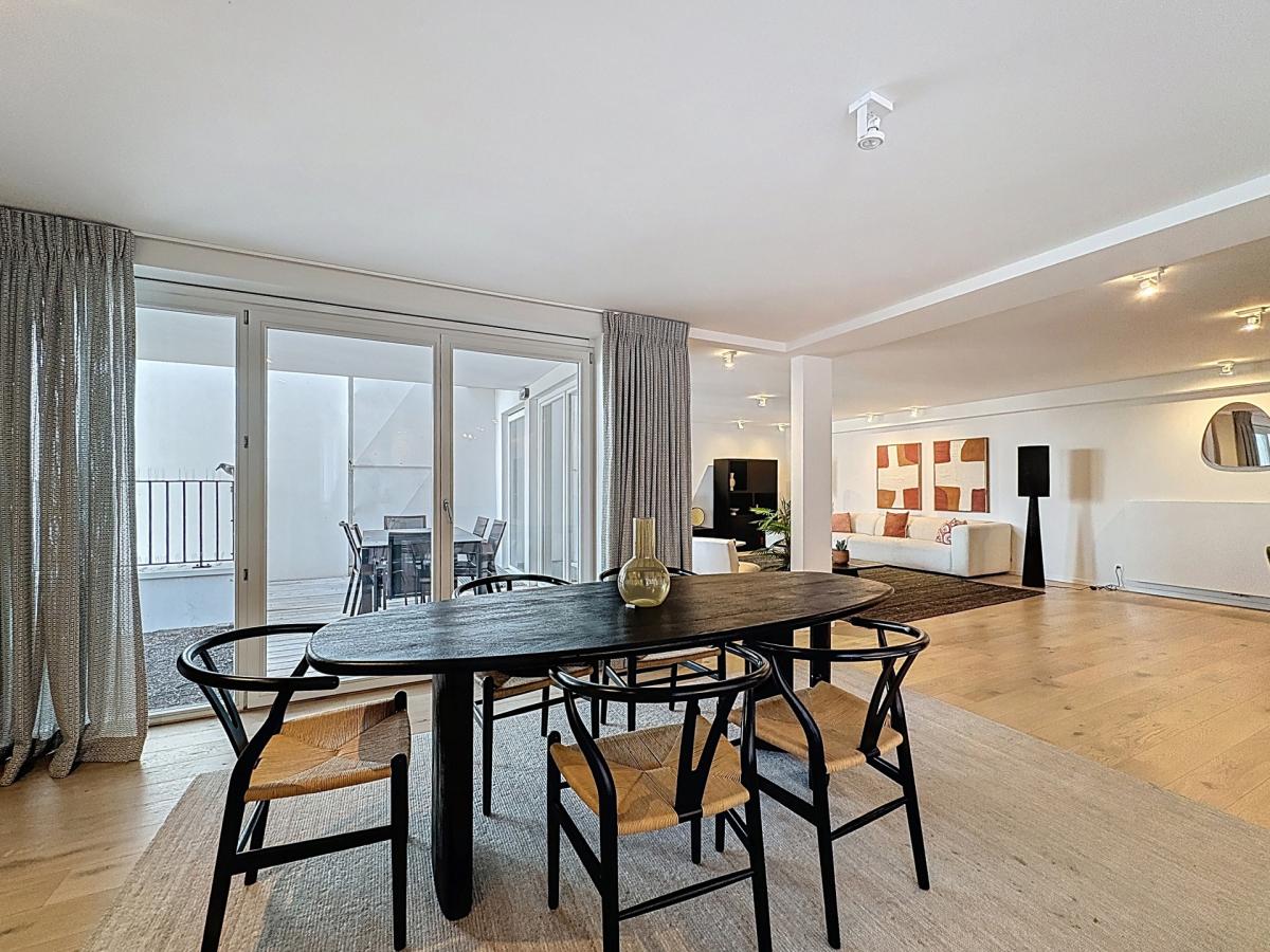 Mérode: penthouse de standing: 2 terrasses, vues, 2 parkings